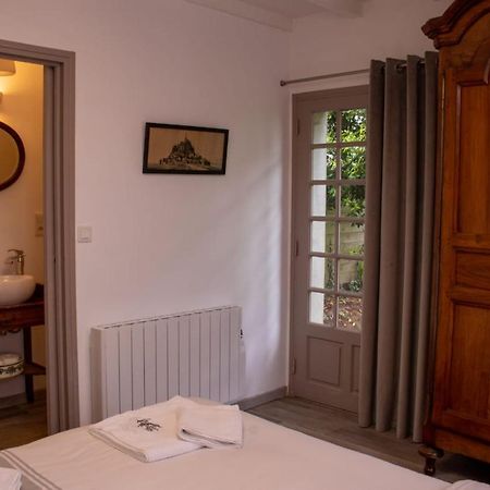 Une Suite Au Jardin Hyenville Dış mekan fotoğraf