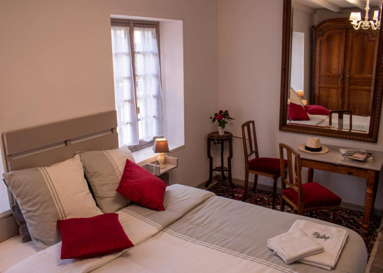 Une Suite Au Jardin Hyenville Dış mekan fotoğraf